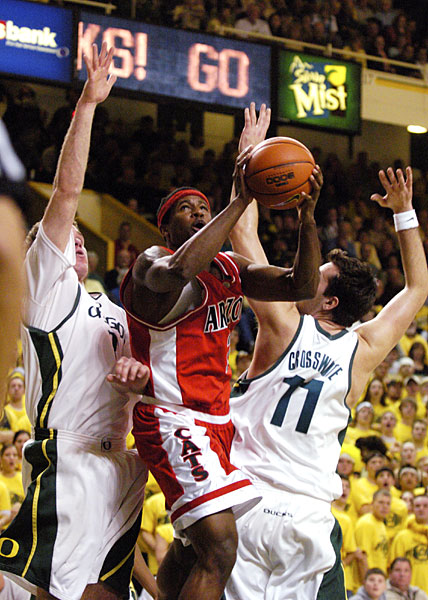 Photo Spread - Men's Hoops: UA vs. Oregon - 1/20/05